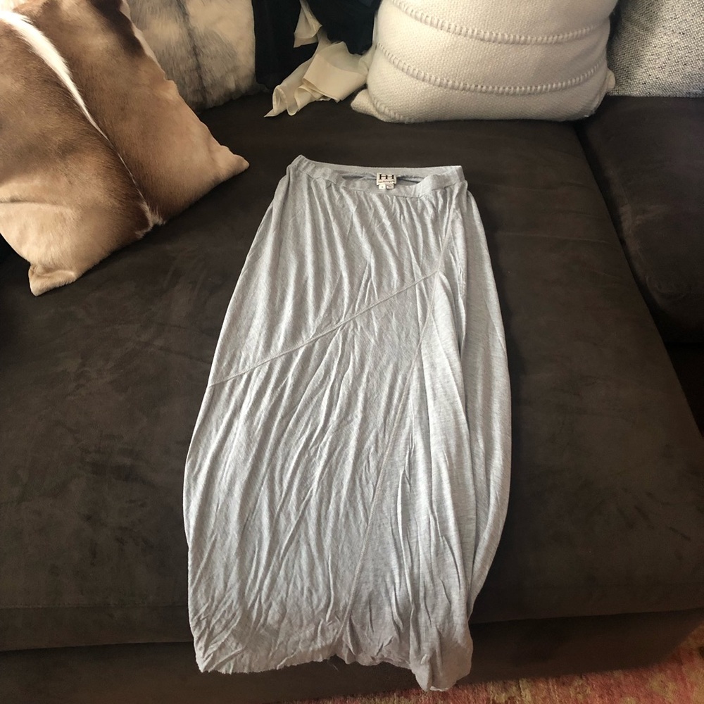 Lightweight knit skirt